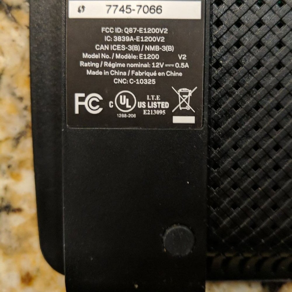 Linksys Router E1200 - Picture 4 of 5